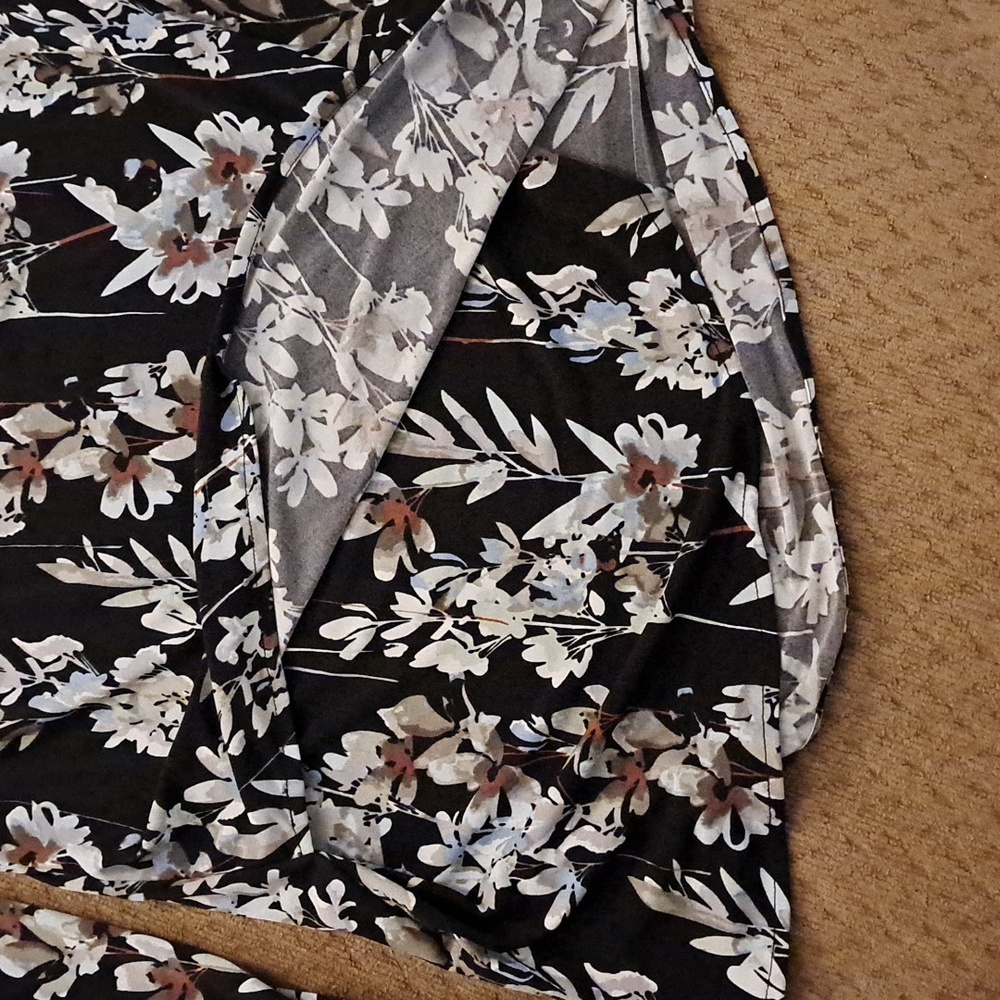 WHBM White House Black Market Womens Long Sleeve V Neck Dressy Shirt SZ: Medium - Picture 2 of 6